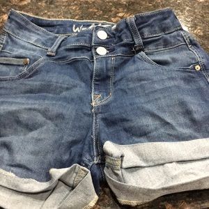 Wallflower jean shorts size 3